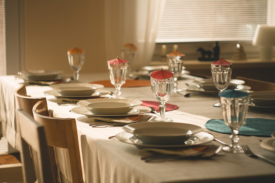 how-to-properly-set-a-formal-table-for-a-dinner-party-marc-and-mandy-show